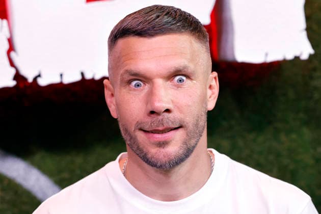 Fußballspieler Lukas Podolski macht große Augen bei der Premiere der Netflix-Doku Poldi im RheinEnergieStadion. Köln, 27.05.2026 NRW Deutschland *** Soccer player Lukas Podolski makes big eyes at the premiere of the Netflix documentary Poldi in the RheinEnergieStadion Cologne, 27 05 2026 NRW Germany Copyright: xChristophxHardtx