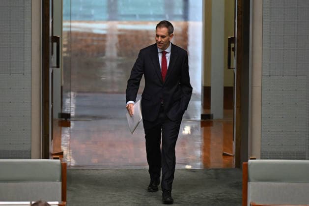 JIM CHALMERS TAX REFORM BILL, Australian Treasurer Jim Chalmers arrives to introduce the Treasury Laws Amendment Bill 2026 in the House of Representatives at Parliament House in Canberra, Thursday, May 28, 2026. ( NO ARCHIVING CANBERRA AUSTRALIAN CAPITAL TERRITORY AUSTRALIA  Copyright: xLUKASxCOCHx 20260528163599431925
