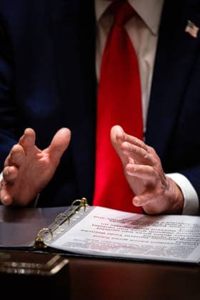 May 27, 2026, Washington, District Of Columbia, USA: United States President Donald J Trump holds a Cabinet meeting in the Cabinet Room of the White House in Washington, DC, USA, on May 27, 2026. Trump is holding the meeting with members of his Cabinet as the US and Iran creep closer to a deal Washington USA - ZUMAs152 20260527_faa_s152_028 Copyright: xSamuelxCorumx-xPoolxviaxCNPx