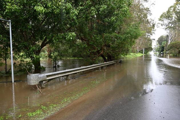 BRISBANE WEATHER, Flooding is seen across Molle Road in the suburb of Ransome in Brisbane, Thursday, May 28, 2026. South-East Queensland residents have been warned to expect heavy rain, thunderstorms and flash flooding during Thursday. ( NO ARCHIVING BRISBANE QUEENSLAND AUSTRALIA  Copyright: xDARRENxENGLANDx 20260528162717781625