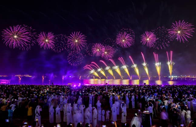 Eid Al-Adha celebrations 2026 in Doha, Qatar - 27 MAY 2026. Fireworks seen displayed during Eid al-Adha celebrations marking the first day of the Muslim festival of Eid al-Adha at Katara Cultural Village. Muslims around the world celebrate Eid al-Adha, one of IslamÕs most important holidays, which commemorates Prophet AbrahamÕs willingness to sacrifice his son in obedience to God Doha Qatar Copyright: xNoushadxVariyattiyakkalx xSOPAxImagesx NVRITYAKAL-009