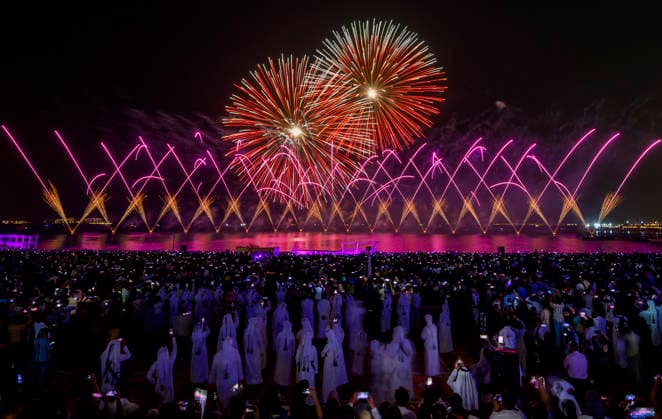 Eid Al-Adha celebrations 2026 in Doha, Qatar - 27 MAY 2026. Fireworks seen displayed during Eid al-Adha celebrations marking the first day of the Muslim festival of Eid al-Adha at Katara Cultural Village. Muslims around the world celebrate Eid al-Adha, one of IslamÕs most important holidays, which commemorates Prophet AbrahamÕs willingness to sacrifice his son in obedience to God Doha Qatar Copyright: xNoushadxVariyattiyakkalx xSOPAxImagesx NVRITYAKAL-011