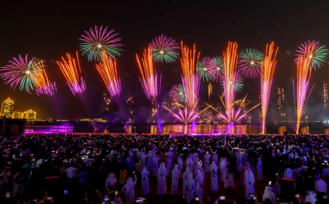 Eid Al-Adha celebrations 2026 in Doha, Qatar - 27 MAY 2026. Fireworks seen displayed during Eid al-Adha celebrations marking the first day of the Muslim festival of Eid al-Adha at Katara Cultural Village. Muslims around the world celebrate Eid al-Adha, one of IslamÕs most important holidays, which commemorates Prophet AbrahamÕs willingness to sacrifice his son in obedience to God Doha Qatar Copyright: xNoushadxVariyattiyakkalx xSOPAxImagesx NVRITYAKAL-012