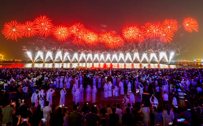 Eid Al-Adha celebrations 2026 in Doha, Qatar - 27 MAY 2026. Fireworks seen displayed during Eid al-Adha celebrations marking the first day of the Muslim festival of Eid al-Adha at Katara Cultural Village. Muslims around the world celebrate Eid al-Adha, one of IslamÕs most important holidays, which commemorates Prophet AbrahamÕs willingness to sacrifice his son in obedience to God Doha Qatar Copyright: xNoushadxVariyattiyakkalx xSOPAxImagesx NVRITYAKAL-021