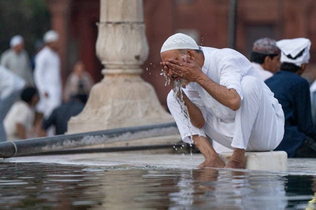 Eid al-Adha in India NEW DELHI, INDIA - MAY 28: A Muslim man performs ablution before offering Eid al-Adha prayers at Jama Masjid in New Delhi, India, on May 28, 2026. Amarjeet Kumar Singh Anadolu New Delhi India. Editorial use only. Please get in touch for any other usage.  Copyright: x2026xAnadoluxAmarjeetxKumarxSinghx