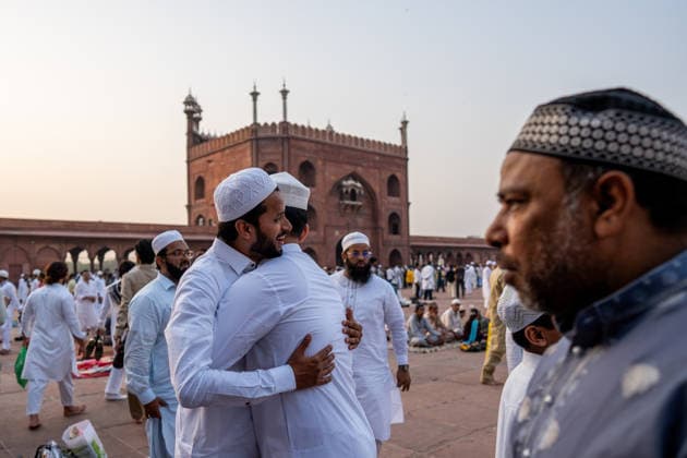 Eid al-Adha in India NEW DELHI, INDIA - MAY 28: Indian Muslims embrace and greet each other after offering Eid al-Adha prayers at Jama Masjid in New Delhi, India, on May 28, 2026. Amarjeet Kumar Singh Anadolu New Delhi India. Editorial use only. Please get in touch for any other usage.  Copyright: x2026xAnadoluxAmarjeetxKumarxSinghx