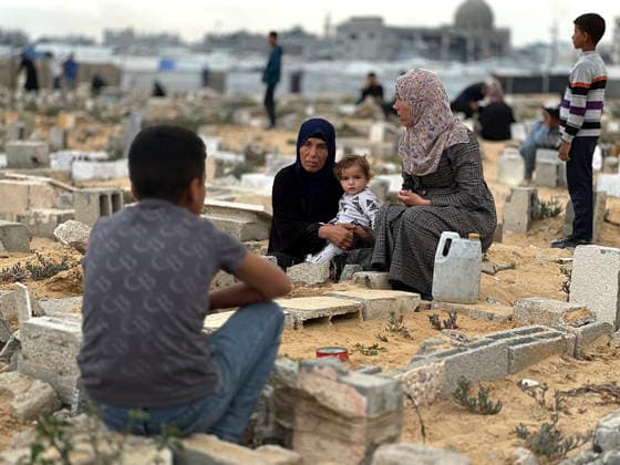 Eid Al Adha Cemetery Memorial Khan Yunis People gather around graves to offer prayers during Eid al-Adha at a cemetery in Khan Yunis, Gaza Strip, on May 27, 2026. Eid al-Adha, or the Feast of Sacrifice, is one of the most important holidays in the Islamic calendar, commemorating the willingness of Prophet Ibrahim to sacrifice his son. The event is traditionally marked worldwide by communal prayers, family gatherings, acts of charity, and the slaughtering of livestock. In Gaza, the ongoing conflict has significantly impacted traditional observances, leading to residents substituting fresh livestock with frozen meat and visiting the graves of those killed during the war. Khan Yunis Gaza Strip Palestinian Territories Copyright: xDoaaxAlbazx