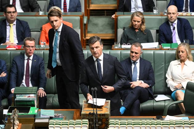 QUESTION TIME, Australian Opposition Leader Angus Taylor and shadow Industry Minsiter Andrew Hastie speak during Question Time in the House of Representatives at Parliament House in Canberra, Thursday, May 28, 2026. ( NO ARCHIVING CANBERRA AUSTRALIAN CAPITAL TERRITORY AUSTRALIA  Copyright: xLUKASxCOCHx 20260528144504650347