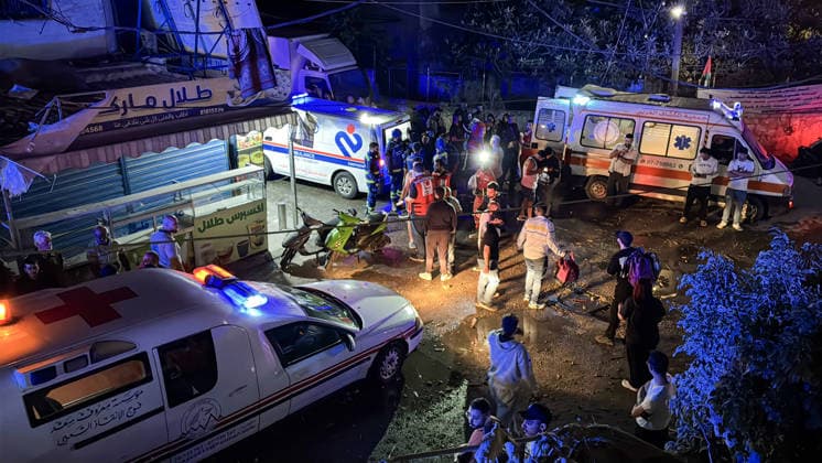 2 people killed and several trapped under the rubble after an Israeli airstrike in Lebanon SIDON, LEBANON - MAY 28: Search and rescue, firefighting and medical teams deployed at the area after an Israeli airstrike targeted a house in the southern city of Sidon, Lebanon, on May 28, 2026. According to reports, two people were killed in the attack while several others remain trapped under the rubble. Ahmad Kaddoura Anadolu Sidon Lebanon. Editorial use only. Please get in touch for any other usage.  Copyright: x2026xAnadoluxAhmadxKaddourax