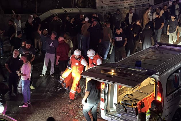 2 people killed and several trapped under the rubble after an Israeli airstrike in Lebanon SIDON, LEBANON - MAY 28: Search and rescue, firefighting and medical teams deployed at the area after an Israeli airstrike targeted a house in the southern city of Sidon, Lebanon, on May 28, 2026. According to reports, two people were killed in the attack while several others remain trapped under the rubble. Ahmad Kaddoura Anadolu Sidon Lebanon. Editorial use only. Please get in touch for any other usage.  Copyright: x2026xAnadoluxAhmadxKaddourax