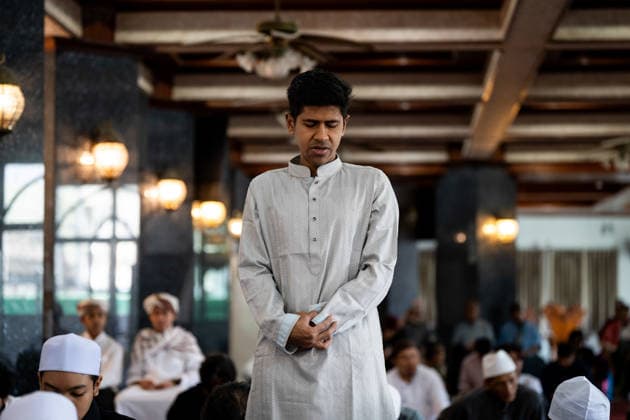 Eid al-Adha in Thailand BANGKOK, THAILAND - MAY 28: Thai Muslims pray during Eid al-Adha at Masjid Buddarul Mumineen mosque in Bangkok, Thailand on May 28, 2026. Matt Hunt Anadolu Bangkok Thailand. Editorial use only. Please get in touch for any other usage.  Copyright: x2026xAnadoluxMattxHuntx