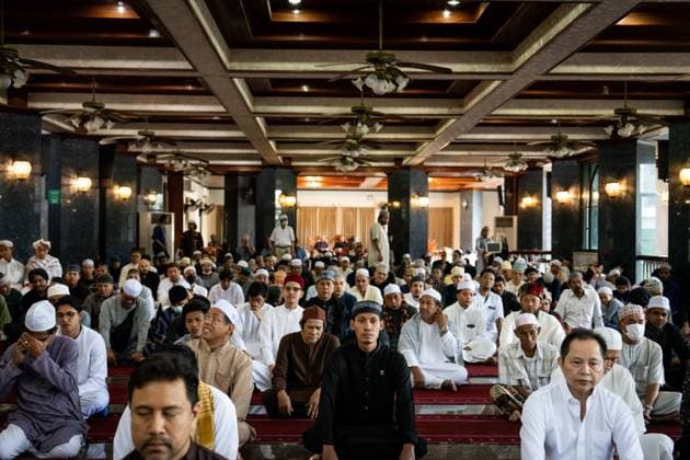 Eid al-Adha in Thailand BANGKOK, THAILAND - MAY 28: Thai Muslims pray during Eid al-Adha at Masjid Buddarul Mumineen mosque in Bangkok, Thailand on May 28, 2026. Matt Hunt Anadolu Bangkok Thailand. Editorial use only. Please get in touch for any other usage.  Copyright: x2026xAnadoluxMattxHuntx