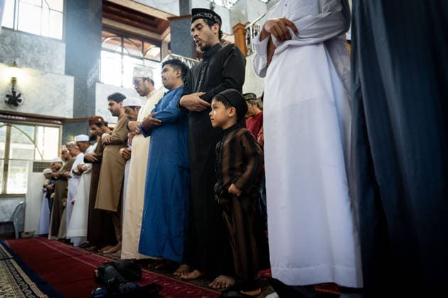 Eid al-Adha in Thailand BANGKOK, THAILAND - MAY 28: Thai Muslims pray during Eid al-Adha at Masjid Buddarul Mumineen mosque in Bangkok, Thailand on May 28, 2026. Matt Hunt Anadolu Bangkok Thailand. Editorial use only. Please get in touch for any other usage.  Copyright: x2026xAnadoluxMattxHuntx