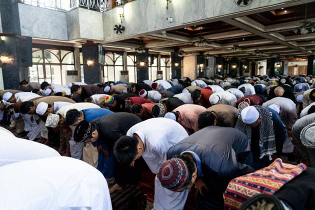Eid al-Adha in Thailand BANGKOK, THAILAND - MAY 28: Thai Muslims pray during Eid al-Adha at Masjid Buddarul Mumineen mosque in Bangkok, Thailand on May 28, 2026. Matt Hunt Anadolu Bangkok Thailand. Editorial use only. Please get in touch for any other usage.  Copyright: x2026xAnadoluxMattxHuntx