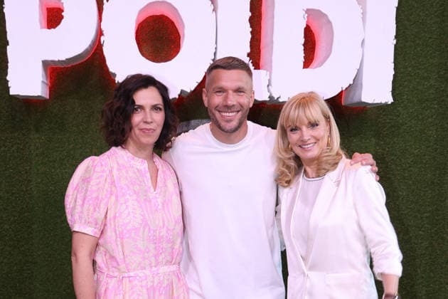 Wiebke Schodder, Lukas Podolski und Katja Hofem bei der Poldi Doku Netflix Serien Premiere am 27.05.2026 in Koeln Wiebke Schodder, Lukas Podolski and Katja Hofem attend the premiere of the Poldi documentary series on Netflix on May 27, 2026 at Rheinenergiestadion in Cologne, Germany Poldi Netflix Serien Premiere in Koeln *** Wiebke Schodder, Lukas Podolski and Katja Hofem at the Poldi documentary Netflix series premiere on May 27, 2026 in Cologne Wiebke Schodder, Lukas Podolski and Katja Hofem attend the premiere of the Poldi documentary series on Netflix on May 27, 2026 at Rheinenergiestadion in Cologne, Germany Poldi Netflix series premiere in Cologne 