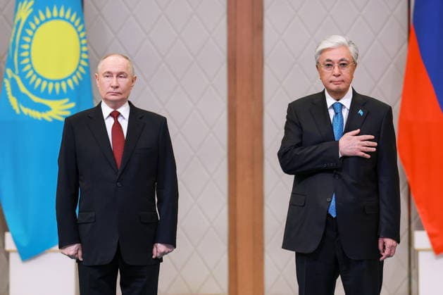 KAZAKHSTAN, ASTANA - MAY 28, 2026: Russia s President Vladimir Putin (L) and Kazakhstan s President Kassym-Jomart Tokayev pose during a welcome ceremony at the Independence Palace. Alexander Shcherbak TASS  93123488