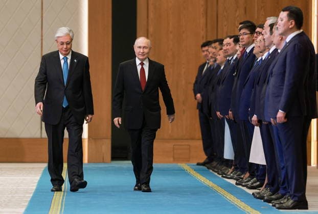 KAZAKHSTAN, ASTANA - MAY 28, 2026: Kazakhstan s President Kassym-Jomart Tokayev and Russia s President Vladimir Putin (L-R) are seen during a welcome ceremony at the Independence Palace. Alexander Shcherbak TASS  93123472