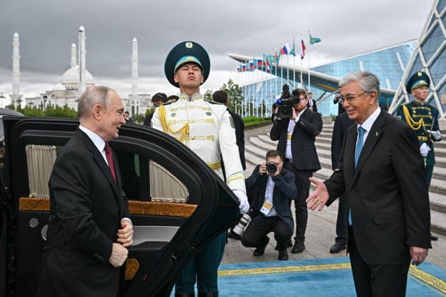 KAZAKHSTAN, ASTANA - MAY 28, 2026: Russia s President Vladimir Putin and Kazakhstan s President Kassym-Jomart Tokayev (L-R front) are seen during a welcome ceremony at the Independence Palace. Sergei Bobylev TASS  93123601