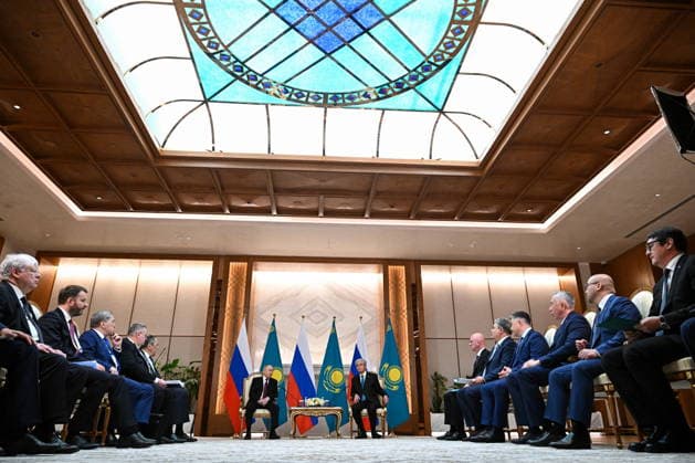 KAZAKHSTAN, ASTANA - MAY 28, 2026: Russia s President Vladimir Putin and Kazakhstan s President Kassym-Jomart Tokayev (L-R back) are seen during a welcome ceremony at the Independence Palace. Sergei Bobylev TASS  93123694