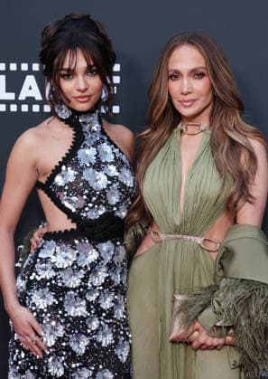 Entertainment Bilder des Tages #2 25th Edition of the Los Angeles Latino International Film Festival opening night at the TCL Chinese Theatre Featuring: Paulina Chavez, Jennifer Lopez Where: Los Angeles, California, United States When: 27 May 2026 Credit: Faye s Vision Cover Images EDITORIAL USE ONLY. NOT FOR USE BY NEWSPAPERS BASED IN THE UK. Copyright: xx coverimg55731418