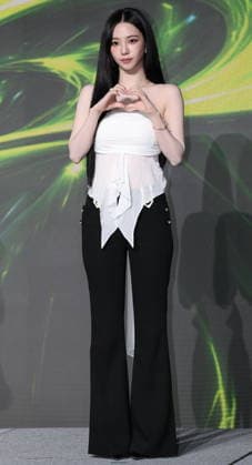 S. Korean girl group Aespa S. Korean girl group Aespa Karina, a member of South Korean girl group Aespa, poses for a photo during a showcase in Seoul on May 28, 2026, to promote the release of the group s second album Lemonade. (Yonhap) 2026-05-28 16:21:05 < 1980-2026 YONHAPNEWS AGENCY. .> ¼­¿ïÆ¯º°½Ã EDITORIAL USE ONLY  Copyright: xx PYH2026052819140034400 YonhapxNewsx yonphotos252769