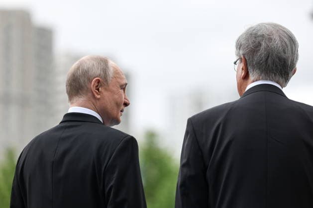 KAZAKHSTAN, ASTANA - MAY 28, 2026: Russia s President Vladimir Putin (L) and Kazakhstan s President Kassym-Jomart Tokayev are seen during a welcome ceremony outside the Independence Palace. Alexander Kazakov Russian Presidential Press and Information Office TASS  93123972