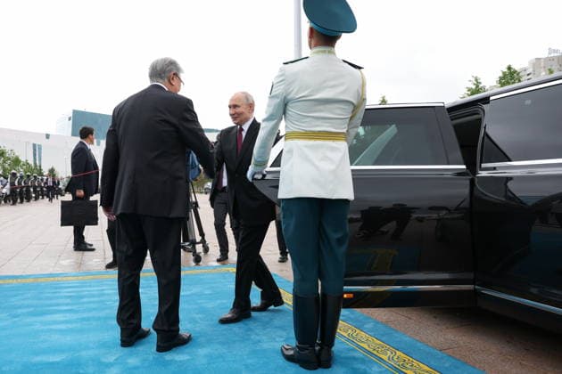 KAZAKHSTAN, ASTANA - MAY 28, 2026: Kazakhstan s President Kassym-Jomart Tokayev (2nd L) and Russia s President Vladimir Putin (2nd R) are seen during a welcome ceremony outside the Independence Palace. Alexander Kazakov Russian Presidential Press and Information Office TASS  93123974