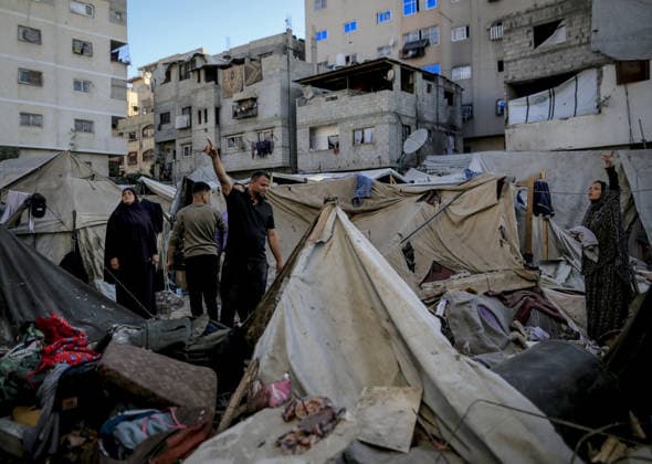 Israeli attacks continue on Gaza GAZA CITY, GAZA STRIP, PALESTINE - MAY 28: Palestinians inspect the damage after an Israeli strike targeted an apartment building in the Rimal neighborhood in the northern Gaza Strip, Palestine on May 28, 2026. The targeted building and nearby tents suffered heavy destruction in the attack. Saeed M. M. T. Jaras Anadolu Gaza City Gaza. Editorial use only. Please get in touch for any other usage.  Copyright: x2026xAnadoluxSaeedxM.xM.xT.xJarasx