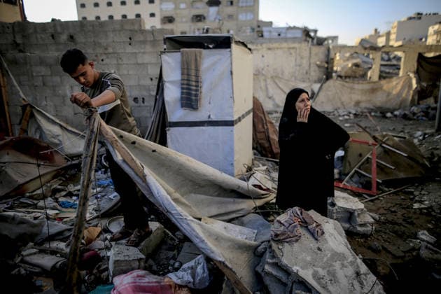 Israeli attacks continue on Gaza GAZA CITY, GAZA STRIP, PALESTINE - MAY 28: Palestinians inspect the damage after an Israeli strike targeted an apartment building in the Rimal neighborhood in the northern Gaza Strip, Palestine on May 28, 2026. The targeted building and nearby tents suffered heavy destruction in the attack. Saeed M. M. T. Jaras Anadolu Gaza City Gaza. Editorial use only. Please get in touch for any other usage.  Copyright: x2026xAnadoluxSaeedxM.xM.xT.xJarasx