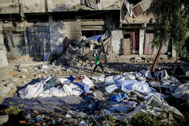 Israeli attacks continue on Gaza GAZA CITY, GAZA STRIP, PALESTINE - MAY 28: Palestinians inspect the damage after an Israeli strike targeted an apartment building in the Rimal neighborhood in the northern Gaza Strip, Palestine on May 28, 2026. The targeted building and nearby tents suffered heavy destruction in the attack. Saeed M. M. T. Jaras Anadolu Gaza City Gaza. Editorial use only. Please get in touch for any other usage.  Copyright: x2026xAnadoluxSaeedxM.xM.xT.xJarasx