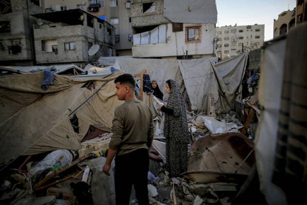 Israeli attacks continue on Gaza GAZA CITY, GAZA STRIP, PALESTINE - MAY 28: Palestinians inspect the damage after an Israeli strike targeted an apartment building in the Rimal neighborhood in the northern Gaza Strip, Palestine on May 28, 2026. The targeted building and nearby tents suffered heavy destruction in the attack. Saeed M. M. T. Jaras Anadolu Gaza City Gaza. Editorial use only. Please get in touch for any other usage.  Copyright: x2026xAnadoluxSaeedxM.xM.xT.xJarasx