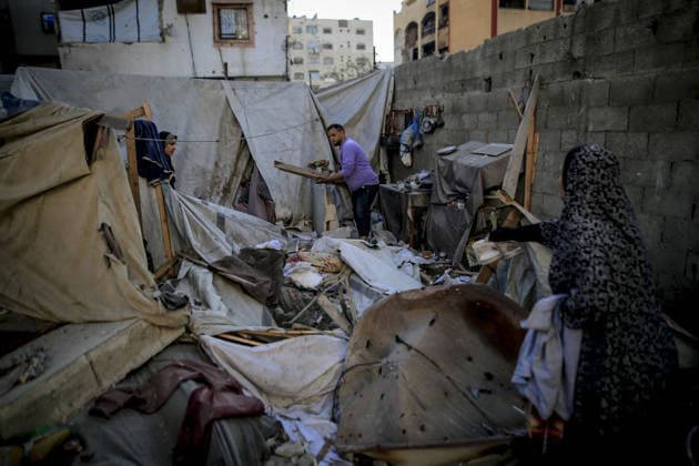 Israeli attacks continue on Gaza GAZA CITY, GAZA STRIP, PALESTINE - MAY 28: Palestinians inspect the damage after an Israeli strike targeted an apartment building in the Rimal neighborhood in the northern Gaza Strip, Palestine on May 28, 2026. The targeted building and nearby tents suffered heavy destruction in the attack. Saeed M. M. T. Jaras Anadolu Gaza City Gaza. Editorial use only. Please get in touch for any other usage.  Copyright: x2026xAnadoluxSaeedxM.xM.xT.xJarasx