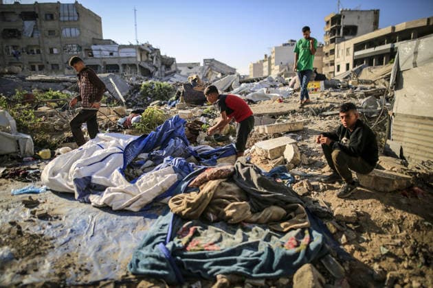 Israeli attacks continue on Gaza GAZA CITY, GAZA STRIP, PALESTINE - MAY 28: Palestinians inspect the damage after an Israeli strike targeted an apartment building in the Rimal neighborhood in the northern Gaza Strip, Palestine on May 28, 2026. The targeted building and nearby tents suffered heavy destruction in the attack. Saeed M. M. T. Jaras Anadolu Gaza City Gaza. Editorial use only. Please get in touch for any other usage.  Copyright: x2026xAnadoluxSaeedxM.xM.xT.xJarasx