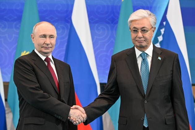 KAZAKHSTAN, ASTANA - MAY 28, 2026: Russia s President Vladimir Putin (L) and Kazakhstan s President Kassym-Jomart Tokayev shake hands during a meeting at the Independence Palace. Sergei Bobylev TASS  93124946