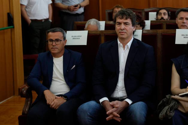 David Sanchez (R), brother of Spanish Prime Minister Pedro Sanchez, and former leader of the Extremadura branch of ruling party PSOE, Miguel Angel Gallardo (L) attend to the trial held in the regional Court of Badajoz, Spain on 28 May 2026 in the case of David Sanchez alleged irregular hiring as the head of the performing arts office within the provincial government of Badajoz. Sanchez, who resigned from the post in February face the charges of alleged embezzlement and influence peddling related to his appointment. The brother of Prime Minister David Sanchez face a trial for his allegedly irregular hiring as the head of the performing arts office !ACHTUNG: NUR REDAKTIONELLE NUTZUNG!  Copyright: xBallesterosx GRAF5531 20260528-55020424614_1