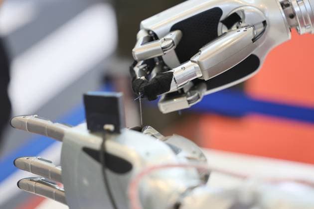 (260528) -- TIANJIN, May 28, 2026 -- A robot threads a needle at the World Intelligence Expo 2026 in Tianjin, north China, May 28, 2026. Themed Intelligence: Extensive Development Space, Sustainable Growth Driver, the World Intelligence Expo 2026 kicked off here on Thursday. ) CHINA-TIANJIN-WORLD INTELLIGENCE EXPO (CN) LixRan 