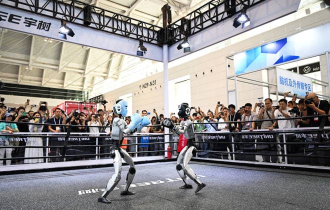 (260528) -- TIANJIN, May 28, 2026 -- People watch humanoid robots of Unitree Robotics boxing at the World Intelligence Expo 2026 in Tianjin, north China, May 28, 2026. Themed Intelligence: Extensive Development Space, Sustainable Growth Driver, the World Intelligence Expo 2026 kicked off here on Thursday. ) CHINA-TIANJIN-WORLD INTELLIGENCE EXPO (CN) ZhaoxZishuo 