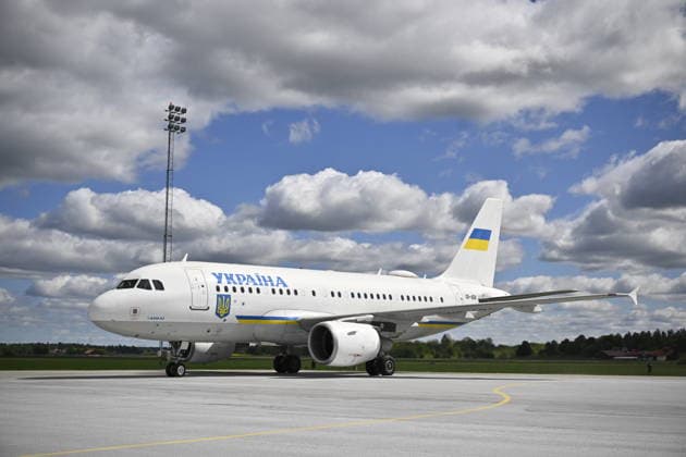 UPPSALA, SVERIGE 20260528 Ukrainas president Volodymyr Zelenskyj landar pa Upplands flygflottilj F16 i Uppsala. UPPSALA SVERIGE x10430x *** UPPSALA, SWEDEN 20260528 Ukrainian President Volodymyr Zelenskyj lands at Upplands Air Force F16 in Uppsala UPPSALA SWEDEN x10430x  Copyright: xChristinexOlsson TTx KRISTERSSON OCH ZELENSKYJ PA UPPLANDS FLYGFLOTTILJ Vrc9o1s45Dw