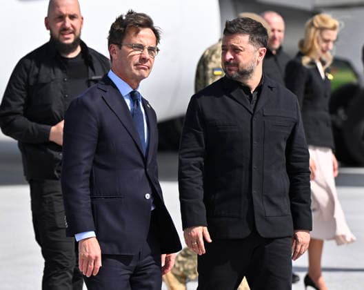 UPPSALA, SWEDEN 20260528 Ukrainian President Volodymyr Zelensky is received by Swedish Prime Minister Ulf Kristersson at the F16 air flotilla in Uppsala, Sweden on May 28, 2026. UPPSALA SWEDEN x10430x *** UPPSALA, SWEDEN 20260528 Ukrainian President Volodymyr Zelensky is received by Swedish Prime Minister Ulf Kristersson at the F16 air flotilla in Uppsala, Sweden on May 28, 2026 UPPSALA SWEDEN x10430x  Copyright: xChristinexOlsson TTx SWEDEN UKRAINE ZELENSKY VISIT TR2z7IT95tI