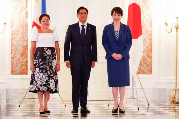 May 28, 2026, Tokyo, Japan: (L to R) First Lady Liza Araneta Marcos, Philippine President Ferdinand Marcos Jr. and Japanese Prime Minister Sanae Takaichi pose for the cameras at the Akasaka Palace State Guest House in Tokyo. Tokyo Japan - ZUMAm191 20260528_aap_m191_001 Copyright: xRodrigoxReyesxMarinx