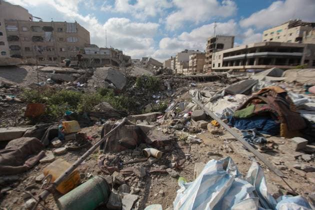 RECORD DATE NOT STATED Aftermath Of Israeli Airstrike In Gaza, Palestine Aftermath Of Israeli Airstrike In Gaza, Palestine May 28, 2026, Gaza, Palestine: Palestinians inspect the damage after an Israeli strike targeted an apartment building in the Rimal neighborhood in the northern Gaza Strip, Palestine .The targeted building and nearby tents suffered heavy destruction in the attack. Credit: Hashem Zimmo Thenews2(Foto: Hashem Zimmo Thenews2 imago images) Aftermath Of Israeli Airstrike In Gaza, Palestine  Copyright: xHashemxZimmox