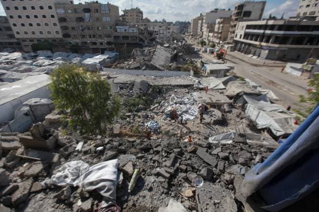 RECORD DATE NOT STATED Aftermath Of Israeli Airstrike In Gaza, Palestine Aftermath Of Israeli Airstrike In Gaza, Palestine May 28, 2026, Gaza, Palestine: Palestinians inspect the damage after an Israeli strike targeted an apartment building in the Rimal neighborhood in the northern Gaza Strip, Palestine .The targeted building and nearby tents suffered heavy destruction in the attack. Credit: Hashem Zimmo Thenews2(Foto: Hashem Zimmo Thenews2 imago images) Aftermath Of Israeli Airstrike In Gaza, Palestine  Copyright: xHashemxZimmox