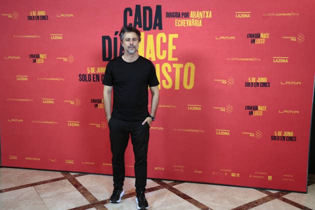 Photocall for the film Every Day a Smart Guy is Born , a comedy by Arantxa Echevarría Actor Hugo Silva poses at the photocall for the film Every Day a Smart Guy is Born , Cines Verdi, May 28, 2026, in Madrid Spain The highest-grossing director in the history of Spanish cinema and also winner of the Goya Award returns with this unbridled, hooligan and unpredictable action satire FAMOSOSOS PHOTOCALL ACTOR ACTRESS MOVIE COMEDY FILM CINEMA José Ramó Madrid Madrid Spain  Copyright: xJosÃ xRamonxHernandox 7555995