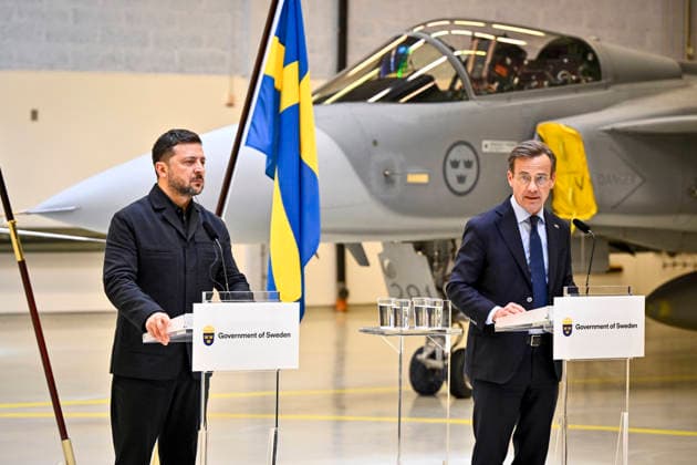 UPPSALA, SVERIGE 20260528 Ukrainas president Volodymyr Zelenskyj (tv) och Sveriges statsminister Ulf Kristersson haller en pressträff om flygsamarbete pa Upplands flygflottilj F16 i Uppsala. UPPSALA SVERIGE x10430x *** UPPSALA, SWEDEN 20260528 Ukrainian President Volodymyr Zelenskyj tv and Swedish Prime Minister Ulf Kristersson hold a press conference on aviation cooperation at Upplands Air Force F16 in Uppsala UPPSALA SWEDEN x10430x  Copyright: xChristinexOlsson TTx KRISTERSSON OCH ZELENSKYJ PA UPPLANDS FLYGFLOTTILJ j-BlLvsirRg