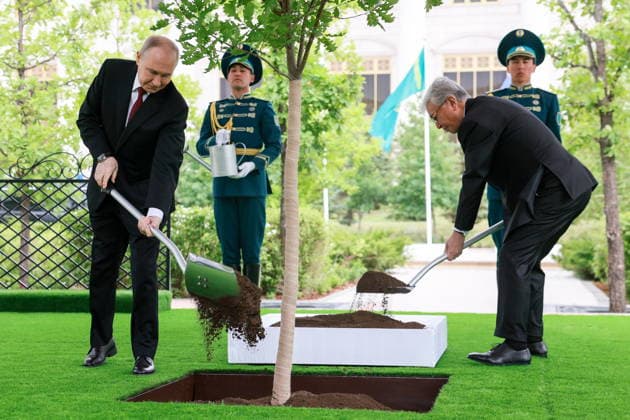 KAZAKHSTAN, ASTANA - MAY 28, 2026: Russia s President Vladimir Putin (L) and Kazakhstan s President Kassym-Jomart Tokayev (R) take part in a tree-planting ceremony on the Alley of Eternal Friendship between Russia and Kazakhstan. Alexander Shcherbak TASS  93129416