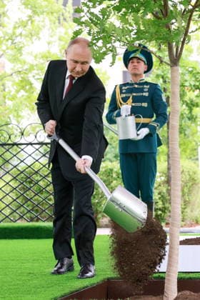 KAZAKHSTAN, ASTANA - MAY 28, 2026: Russia s President Vladimir Putin takes part in a tree-planting ceremony on the Alley of Eternal Friendship between Russia and Kazakhstan. Alexander Shcherbak TASS  93130276
