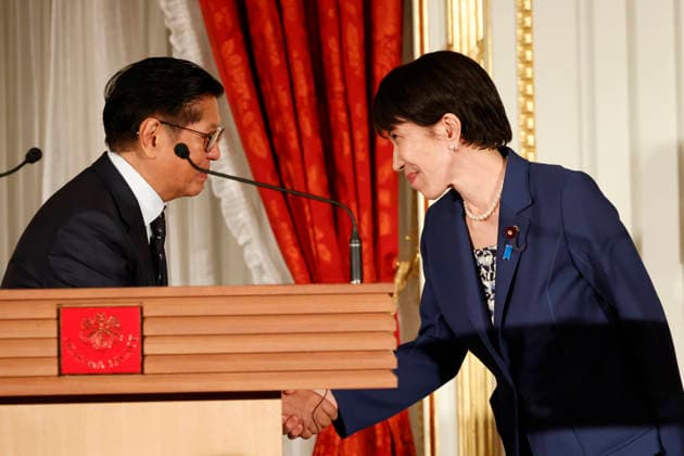May 28, 2026, Tokyo, Japan: (L to R) Philippine President Ferdinand Marcos Jr. and Japanese Prime Minister Sanae Takaichi shakes hands at the end of a joint press conference at the Akasaka Palace State Guest House in Tokyo. Tokyo Japan - ZUMAm191 20260528_aap_m191_015 Copyright: xRodrigoxReyesxMarinx