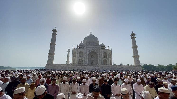RECORD DATE NOT STATED Muslim devotees offer prayers at the Taj Mahal on the occasion of Eid al-Adha Agra, May 28 (ANI): Muslim devotees offer prayers at the Taj Mahal on the occasion of Eid al-Adha, in Agra on Thursday. (ANI Video Grab) Agra Uttar Pradesh India Copyright: xANIx ANI_20260528216