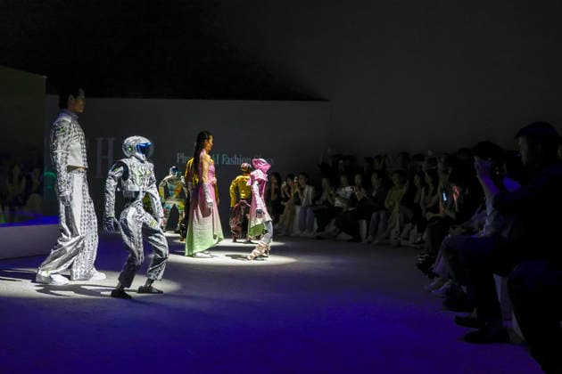 Humanoid robots take over the runway at Seoul s new enter-tech venue in South Korea Humanoid robots and models perform on the runway during a robot fashion show at Galaxy Robot Park in Seoul, South Korea, on May 28, 2026. Galaxy Corporation, the entertainment firm behind K-pop stars including G-Dragon and Taemin, opened the park on May 15 as what it describes as the world s first robot-themed entertainment venue, where humanoid robots perform choreographed concerts, drawing demonstrations and fashion shows as part of its enter-tech concept blending robotics with K-pop culture. Seoul South Korea  Copyright: xMatrixxImages JungxUi-Chelx