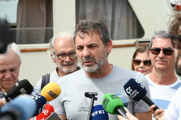 Óscar Camps and social representatives explain in Gran Canaria the details of the trip of the Open Arms ship to Cuba The founder and director of Open Arms, Oscar Camps, during the informative press conference to announce the shipment of humanitarian aid to Cuba, on May 28, 2026, in Gran Canaria Canary Islands, Spain The meeting has the participation of the founder of Open Arms together with members of the Cabildo de Gran Canaria, the Red de Solidaridad Canario Cubana and the CCOO union with the aim of coordinating the transfer of essential food and medical supplies destined to alleviate the social situation of the civilian population in the Caribbean island of Cuba, the Red de Solidaridad Canario Cubana and the trade union CCOO with the ai  Copyright: xEuropaxPressxCanariasx 7556320